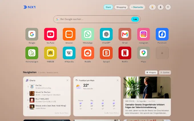 Die Startseite „Start" im hellen Look: Kacheln, Multi-Quellen-Suche, Wetter- und Charts-Widget, darunter der Nachrichten-Feed.